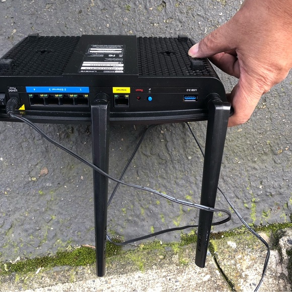 Linksys Max-Stream AC1750 4-Ports Ethernet 3x3 Dual Band 802.11 Wireless Router - Picture 14 of 14